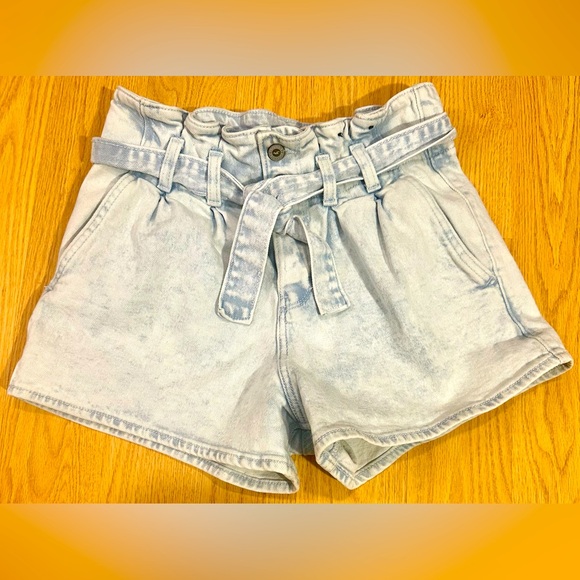 Hollister Ultra High-Rise Mom Shorts 3” w/Paper Bag Belted Waist Button Fly 7/28 - Picture 1 of 8